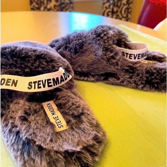 Steve Madden|Steve Madden Pouf Slippers|Womens Small|EUC - Two tone Gray - Picture 4 of 5